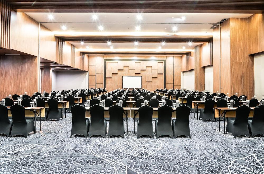 Aston Sidoarjo City Hotel & Conference Center Exterior photo
